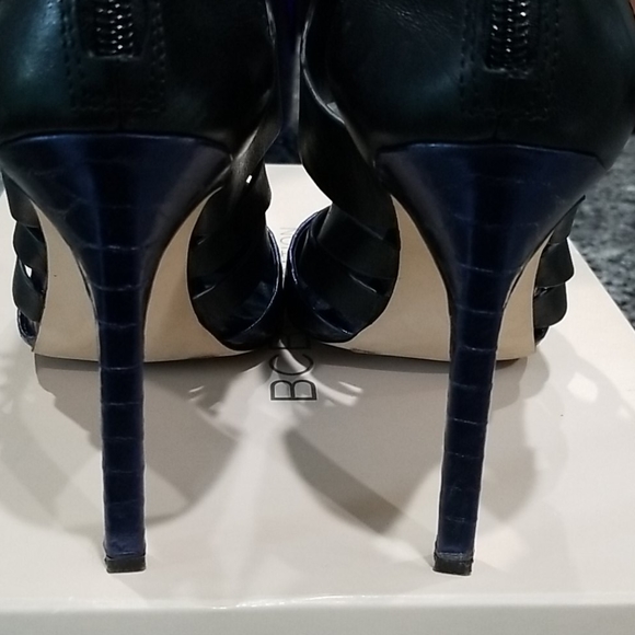 BCBG (navy blue snake skin and black pump) - Picture 12 of 12